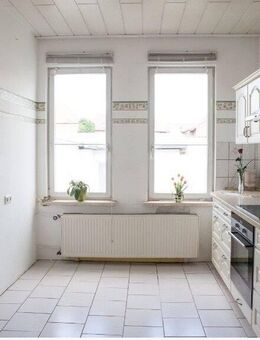 Historisches Stadthaus mit Gewerbefläche, Ausbaupotenzial und gepflegtem Hinterhof - Erfurt