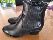 Schwarze Boots von Tamaris aus Leder - Reifenberg