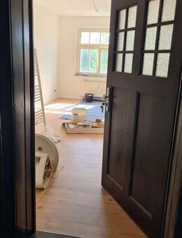 Ruhige und helle, umfassend sanierte Wohnung mit neuer Einbauküche zu vermieten - Leipzig