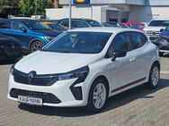 Renault Clio, 1.6 V Evolution E-TECH Hybrid 145 EU6e, Jahr 2024 - Berlin