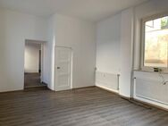 Ideal für Wohngemeinschaften: Großzügige, helle 6-Zimmer-Hochparterre-Wohnung (ca. 141 m²) in bester Innenstadtlage - Garage - neue EBK & Dusche - Hof