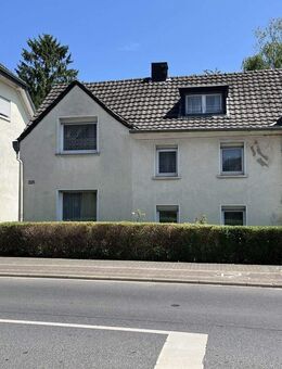 Bergisch Gladbach - Hebborn: Sanierungsbedürftiges Einfamilienhaus mit Garage - Bergisch Gladbach