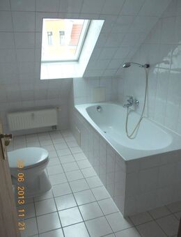 Kleine 2 Raum-Whg. im DG mit Laminatboden u. Badewanne - Halle (Saale)