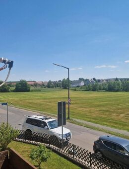 Perfekt gelegenes Dreifamilienhaus, mit Garage, Garten, unverbaubare Fernsicht und 5 min zum Bäcker - Veitsbronn