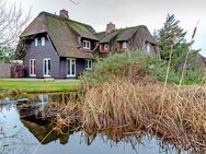 Historischer Altbau in Holz unter Reet - Kampen (Sylt)