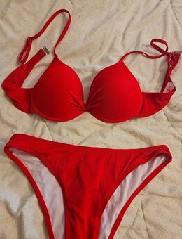 Roter Bikini - Wunstorf