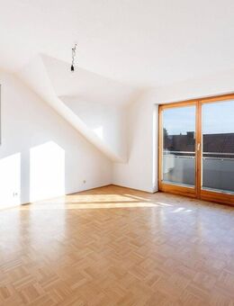 Kapitalanlage in Straubing: Vermietete 2-Zimmer-Dachgeschosswohnung mit Balkon (provisionsfrei!) - Straubing