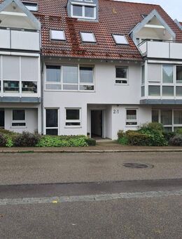 FÜR DIE GRÖSSERE FAMILIE! Gepflegte sonnnige 4 1/2 Zimer EG - Wohnung mit stufenlosem Zugang, gr. Terrasse und TG- Stpl. in Schwaikheim. - Schwaikheim