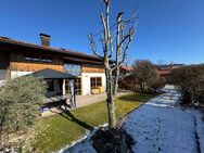 Modernisierte DHH mit EBK, Ofen, Doppelgarage, Carport und 3 Hütten - Übersee