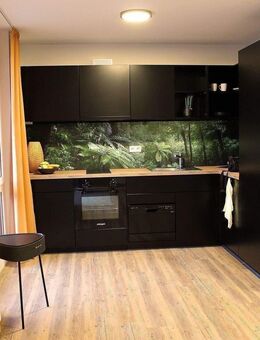 Möbliertes Komfort L-Apartment mit Balkon - Berlin