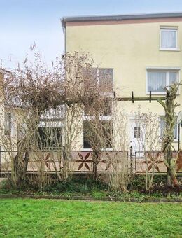 Gut gelegenes Wohnhaus mit Renovierungsbedarf und großzügigem Grundstück in Staßfurt! - Staßfurt