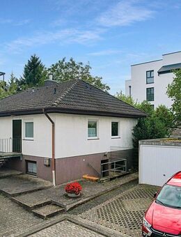 Ruhiger Bungalow mit großem Garten, vielseitigem Untergeschoss und drei Garagen in Bad Kreuznach - Bad Kreuznach