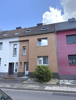 Stilvolles Einfamilienhaus : Modernisiert mit neuem Bad und Garten - Düren