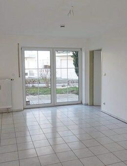Schöne 2 Zi. Terrassen-Wohnung mit ca. 30 qm großem Garten, zzgl TG-Stellplatz - Neumarkt-Sankt Veit