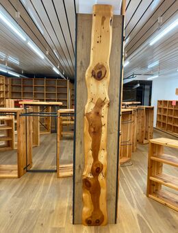 Wandbrett mit Haken aus Stahl verstellbar, aus massiven Zirbenholz - Altusried