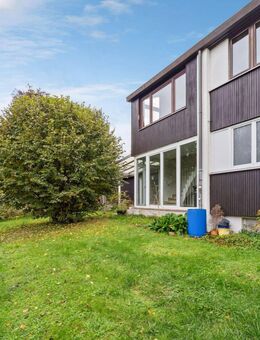 Leerstehend! Zweifamilienhaus mit 2 Garagen und großem Garten in ruhiger Lage von Gröbenzell - Gröbenzell