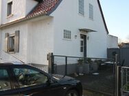 Sanierte Doppelhaushälfte mit Garten und Garage in der Kamp-Lintforter Altsiedlung - Kamp-Lintfort