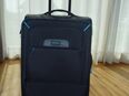 Koffer - Weichschalen Trolley schwarz, mit blauen Applikationen auf 4 Rädern - Marke "travelite" 60Liter in 32469