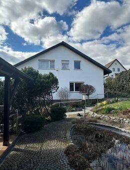 Wunderschöne Lage inmitten der Natur, Einfamilienhaus mit 5,5 Z-K-B-B. Gäste WC, Doppelgarage mit Ansitz - Weinheim