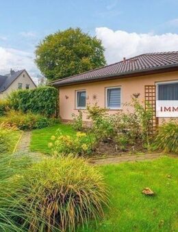IMMOBERLIN.DE - Entzückender Bungalow mit Gartenidylle & Wintergarten im Berliner Speckgürtel - Blankenfelde-Mahlow