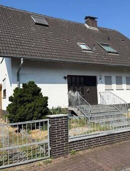 ***Attraktives Zweifamilienhaus mit großem Garten und idyllischem Teich - Erlensee