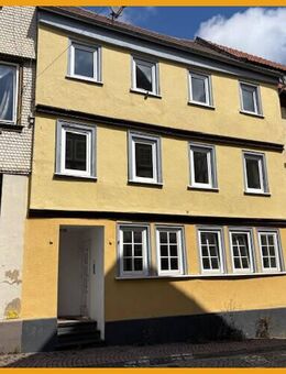 2ZKB - OBERGESCHOSSWOHNUNG IN ZENTALER LAGE VON ALSFELD ZU MIETEN! - Alsfeld