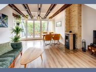 Möbliert: Wunderschöne Wohnung mit Sichtdachstuhl und Dachterrasse - München