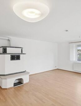 Sie suchen einen Altersruhesitz im Grünen mit Einbauküche, Kamin, Garage und Gartenanteil - Petersdorf (Bayern)
