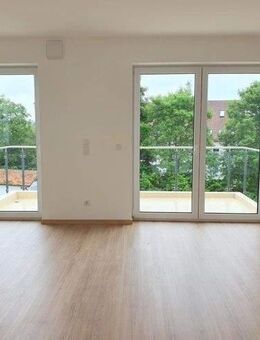 So gut wie neu, hell, hochwertig: tolle 2-Zi-Whg., OG, mit Balkon, etc., sowie Tiefgaragenstellplatz - Bad Abbach