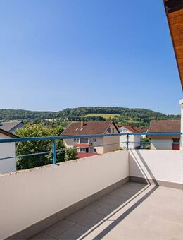 Helle 3,5-Zimmer Dachwohnung - Sofort bezugsfrei! - Lauchringen