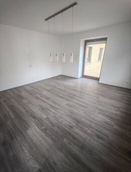 Großzügiges Haus mit 11 Zimmern, Wintergarten und flexiblem Nutzungspotenzial - Rockenhausen