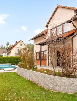 Viel Platz fürs Familienleben - Vom Schreibtisch in den Pool, vom Alltag ins Grün! - Roth (Bayern)