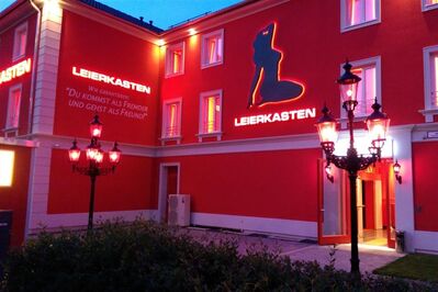 ❤️ LEIERKASTEN in München ❤️ Laufhaus mit Gentleman Bar - staunen und fühlen Sie