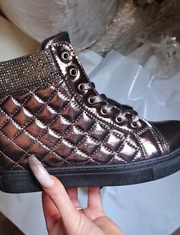 Gr. 41, mega Schnür- Stiefeletten BOOTS, gun-metallic, Glitzer + Lack - Bruchköbel
