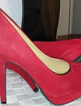 Pumps Gr. 40, rotes Velourleder mit Plateau - Bremen