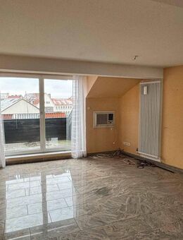 Exclusive 3 Zimmer Küche, Bad Wohnung mit Loggia - Kassel