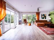 Freistehendes und gepflegtes Einfamilienhaus am Naturschutzgebiet im beliebten Hamburger Stadtteil Poppenbüttel - Hamburg