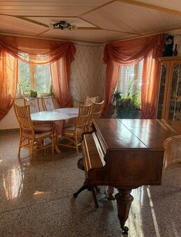 Großzügiges Einfamilienhaus in bester Wohnlage mit unverbaubarem Grünblick - Nienburg - Nienburg (Weser)