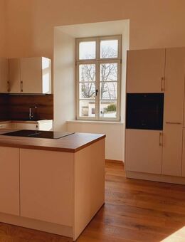 // Großzügige Wohneinheit // 100 qm Wohnen und Essen - ein Festsaal // - Grimma