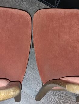2 x Stück identische Stühle aus der Klose Kollektion Eiche Rustikal / Roter Bezug - Verden (Aller)