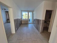 Renovierte 3 Zimmer Wohnung inkl. Balkon & Kellerabteil - ca 75qm Erdgeschoss - Mönchengladbach
