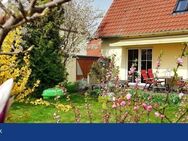 Freistehendes Einfamilienhaus mit Terrasse, gepflegtem Garten und Garage - Sandersdorf Brehna