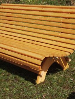 Sommerbank geschwungen aus Holz fertig lasiert Länge ca 1,4 m - Tyrlaching