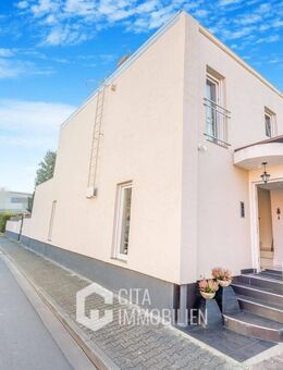 Frankfurt-Praunheim: Exklusives Reiheneckhaus - kernsaniert & energieeffizient - Frankfurt (Main)