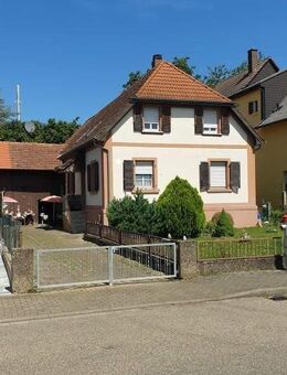 Stark renovierungsbedürftiges Einfamilienhaus auf großzügigem Grundstück mit Ökonomiegebäude - Appenweier