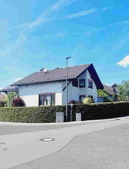 Bad Camberg: Gepflegtes Wohnen (Doppelhaushälfte) in herrlicher Randlage mit Garage - Bad Camberg