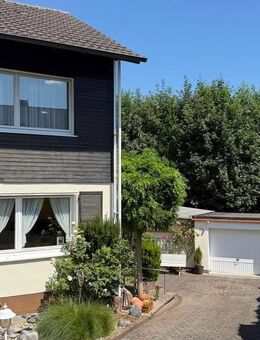 Gepflegtes Einfamilienhaus mit Garage auf schönem Grundstück - Menden (Sauerland)