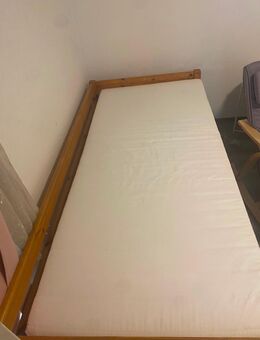 Bett mit 2 Matratzen und Nachttisch - Heidelberg