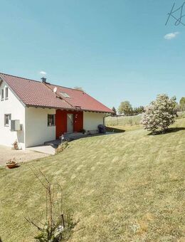 Einfamilienhaus in Ortsrandlage mit großem Carport, Wärmepumpe und Solarthermie - Simmelsdorf