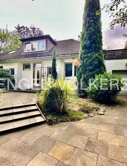 Solides Einfamilienhaus mit großem Grundstück - Bremen
